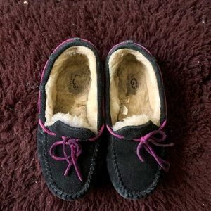 Ugg’s used kids size 2 Dakota slippers moccasins